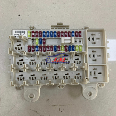 Good price ISUZU 700P usou a caixa nova genuína do fusível das partes de motor 8-98067619-1 on-line